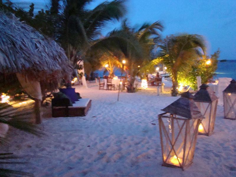 Palmita Hotel Hostel Oranjestad Bagian luar foto