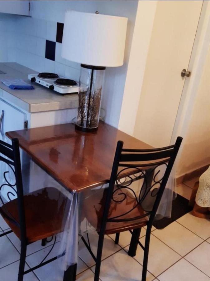 Palmita Hotel Hostel Oranjestad Bagian luar foto