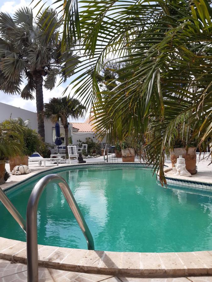 Palmita Hotel Hostel Oranjestad Bagian luar foto