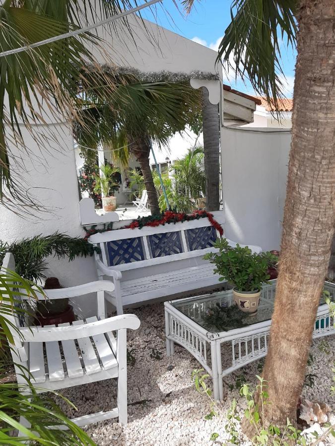 Palmita Hotel Hostel Oranjestad Bagian luar foto