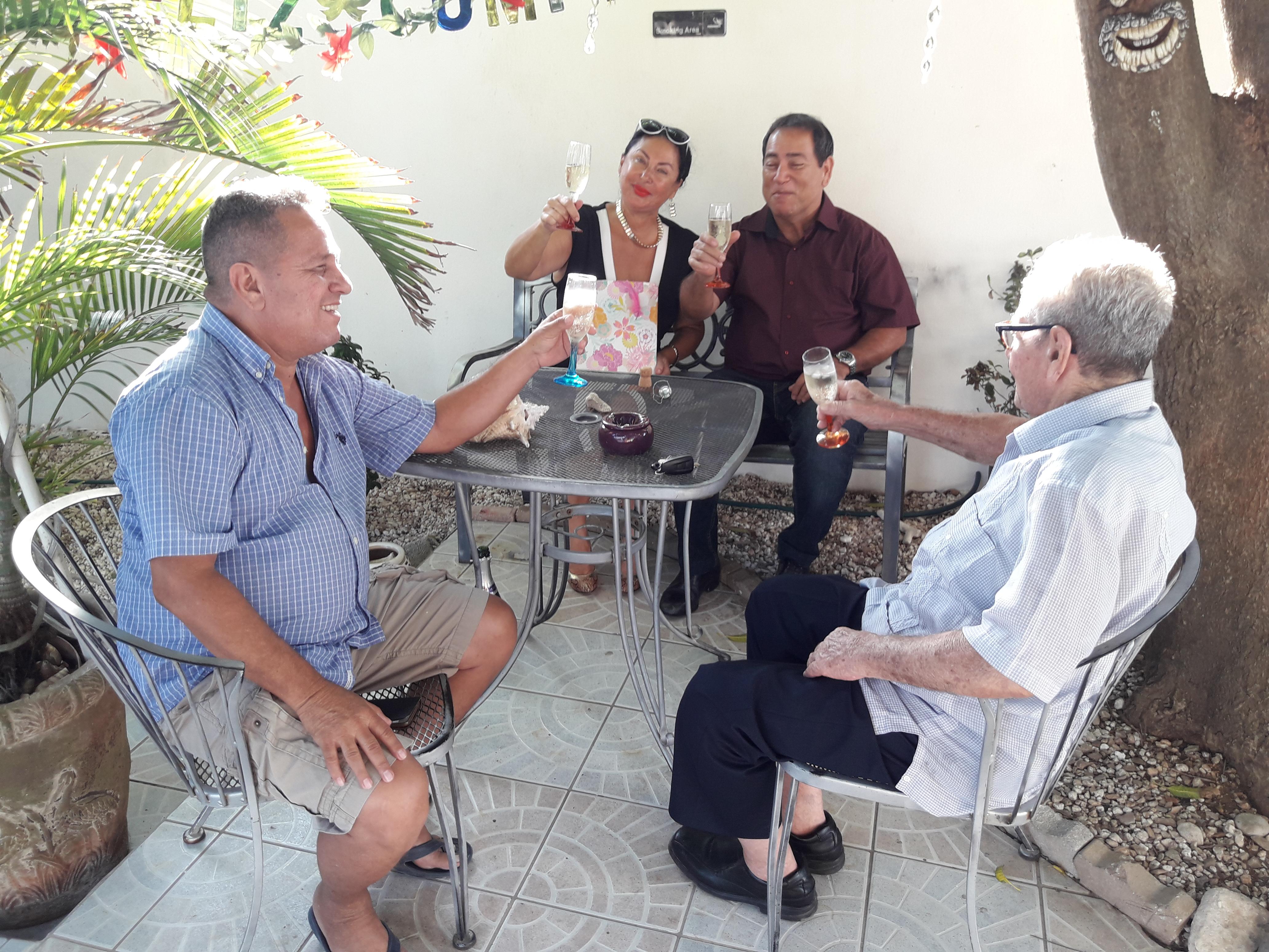 Palmita Hotel Hostel Oranjestad Bagian luar foto