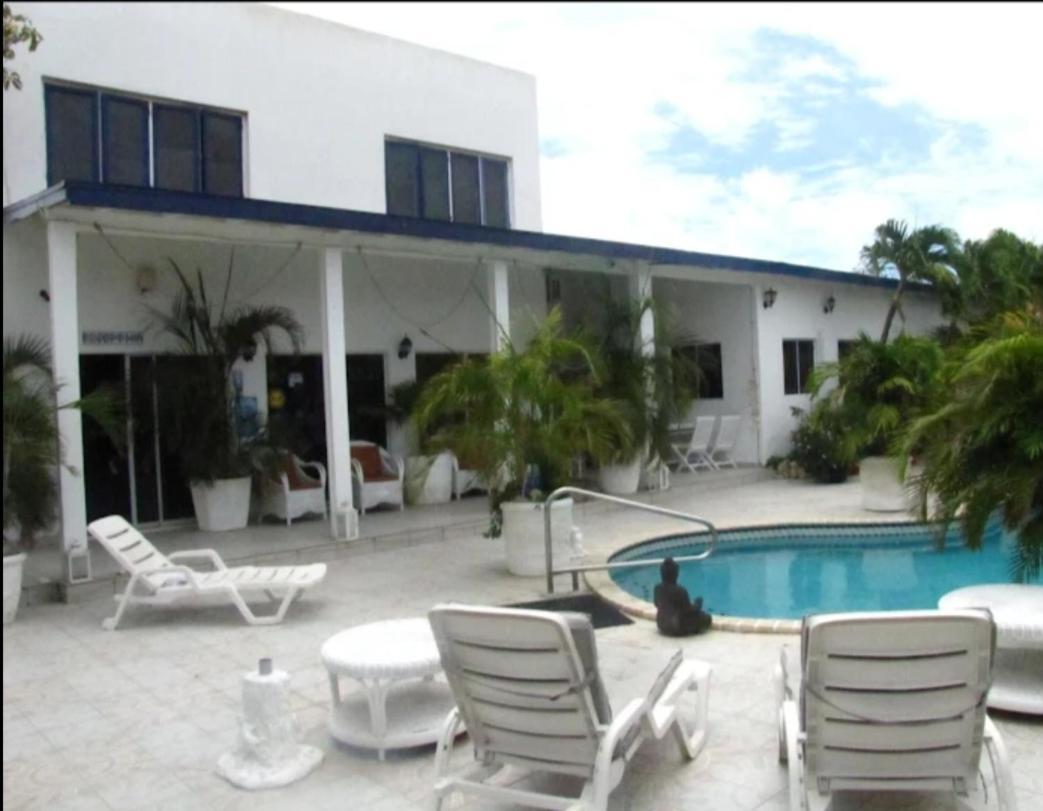 Palmita Hotel Hostel Oranjestad Bagian luar foto