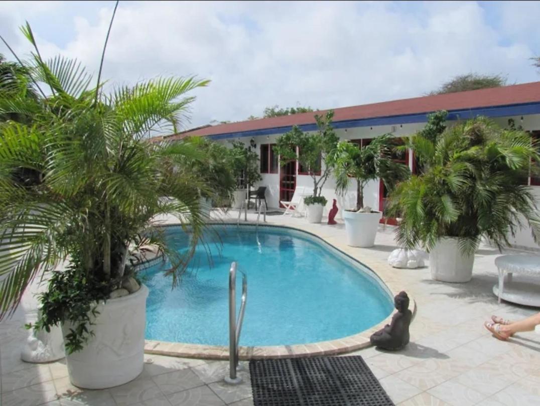 Palmita Hotel Hostel Oranjestad Bagian luar foto